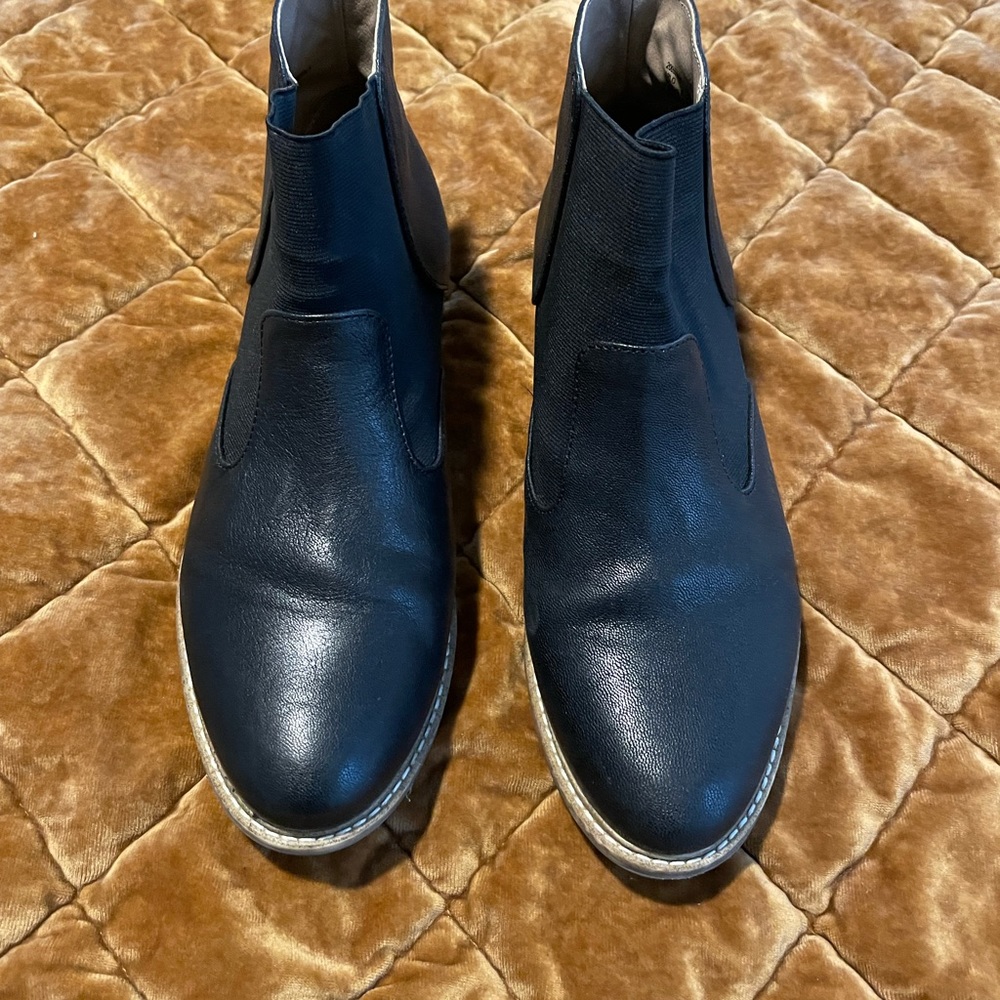 Kelly and Katie boots size 9